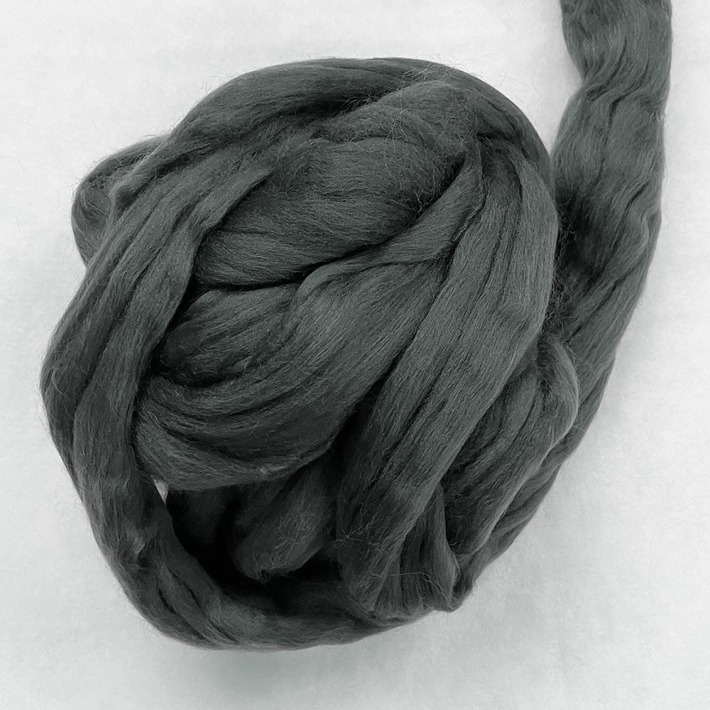 金の羊染めメリノウール 64's スモーク