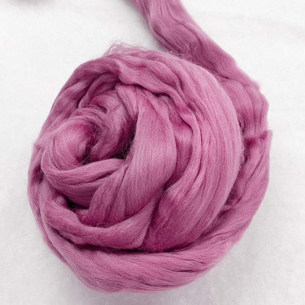 金の羊染めメリノウール 64's マゼンタ