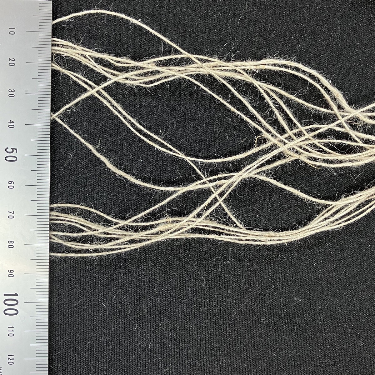 L17.麻スラブ糸　36/4  麻100%（リネン50％ラミー50％）　100g綛 1100円/100g(税込)