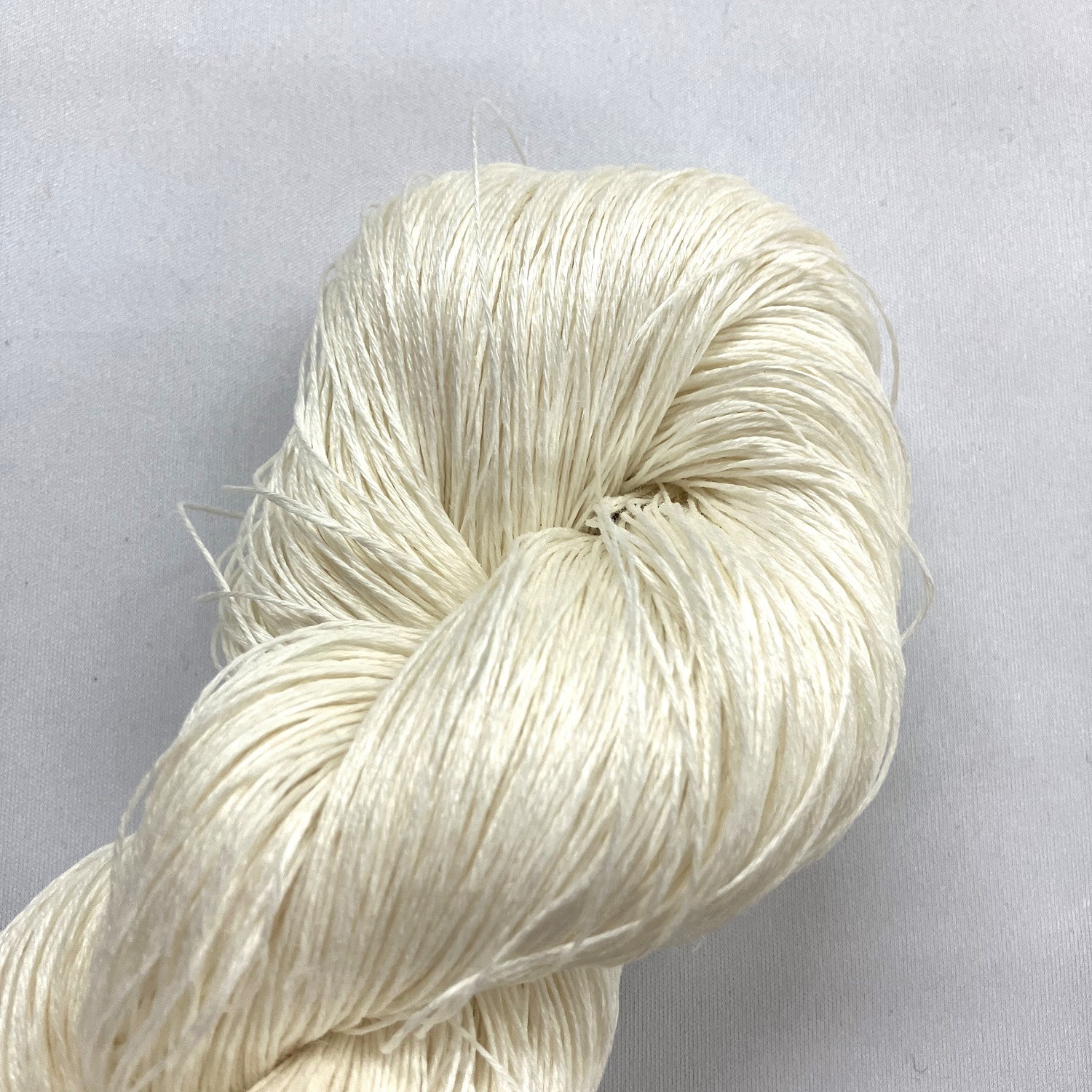L18.リネン糸　40/4  生成　リネン100%　110g綛 1100円/100g(税込)