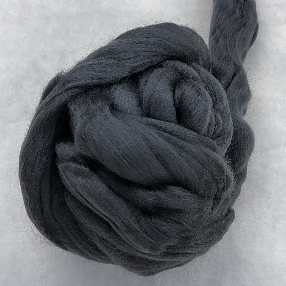 【デビューSALE 10％OFF】金の羊染めメリノウール 64's ナイト