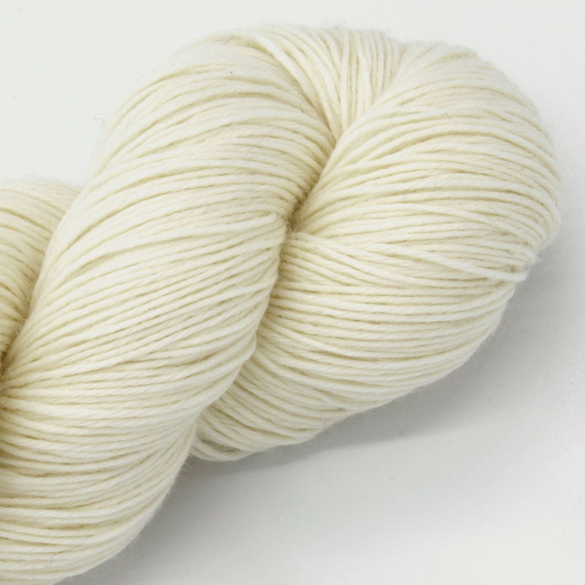 W939 金の羊  ソックヤーン 生成り 100g綛