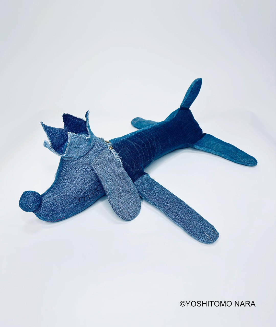 奈良美智 ぬいぐるみ [PUP KING DENIM] ｜ラムフロム - アートグッズ
