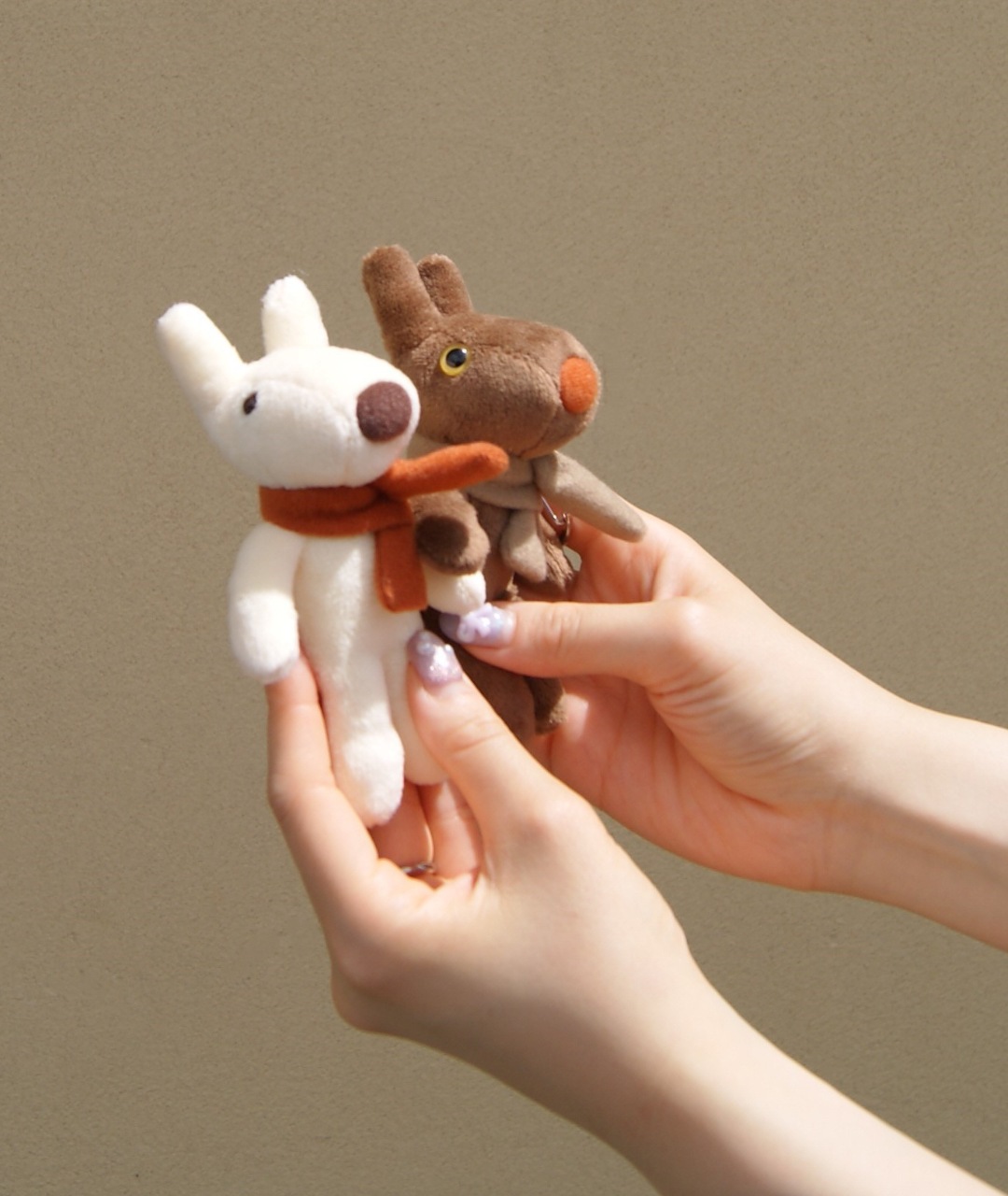 GARCIA LLAMAS（ガルシア　ラマス）、供物の準備をするバリの少女 GARCIA LLAMAS（ガルシア ラマス）、供物の準備をするバリの少女