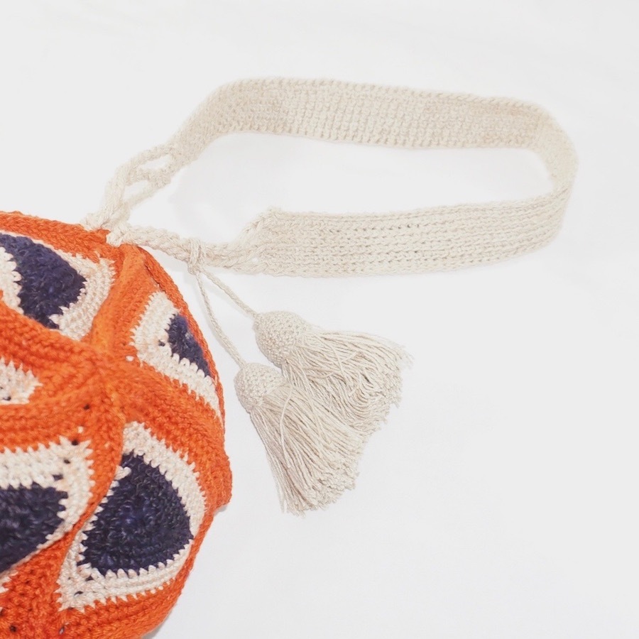 NANUA (ʥ̡) | HAND KNITTED ICOSAHEDROM BAG (ϥɥ˥åȥХå) - BLUE / RED / WHITE