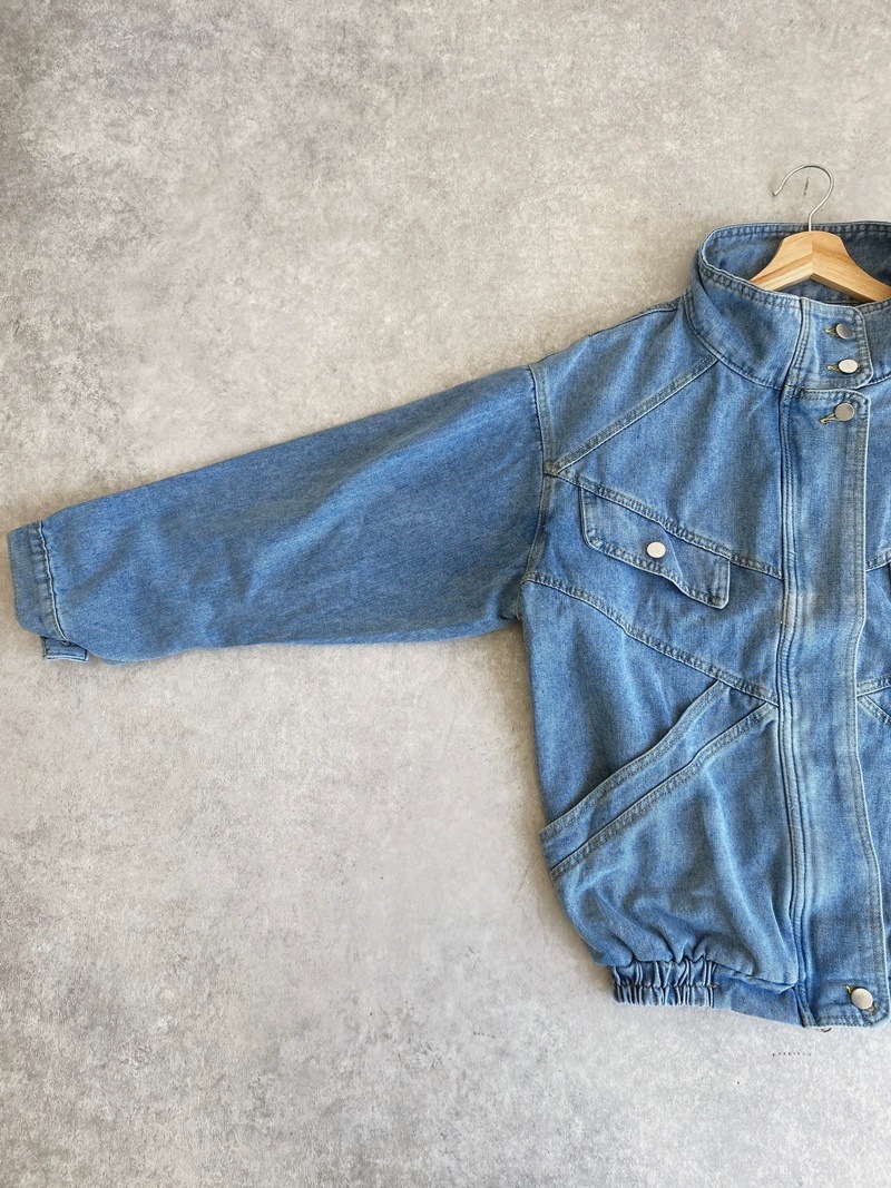 ������ɥ��顼���ǥ˥ॸ�㥱�å�