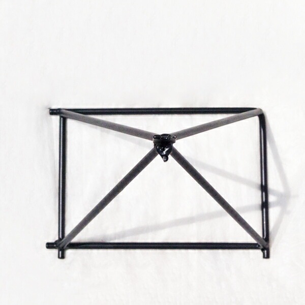 リングバスケット（リースリング）用設置台 アイアン製 マルチベースピラミッド L20cmxW14cmxH25cm【送料B】