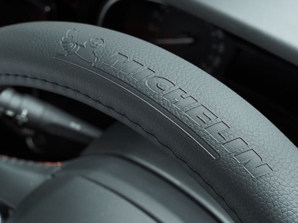 MICHELIN 正規品 ステアリング ホイール カバー ハンドルカバー ブラック 切り返しデザイン 36.8-39.4 cm ミシュラン