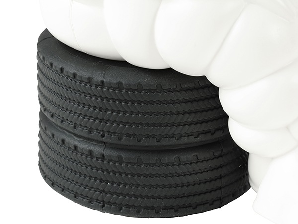 MICHELIN正規品 ミシュラン ビバンダム ムッシュビバンダム ミシュランマン 19cm フィギュア(タイヤ台座 両面テープ固定)