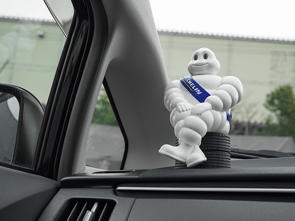 MICHELIN正規品 ミシュラン ビバンダム ムッシュビバンダム ミシュランマン 19cm フィギュア(タイヤ台座 両面テープ固定)