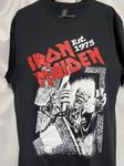 �ں߸ˤ����IRON MAIDEN (�������󡦥ᥤ�ǥ�) Est. 1975 No Prayer Grave Red Logo ��1975ǯ���Ρ����ץ쥤�䡼�����쥤������åɡ������� �ԥ���� L������