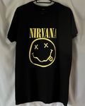 �ں߸ˤ����NIRVANA (�˥��������) Yellow Smiley Face �֥������������ޥ��꡼���ե������� T����� M������