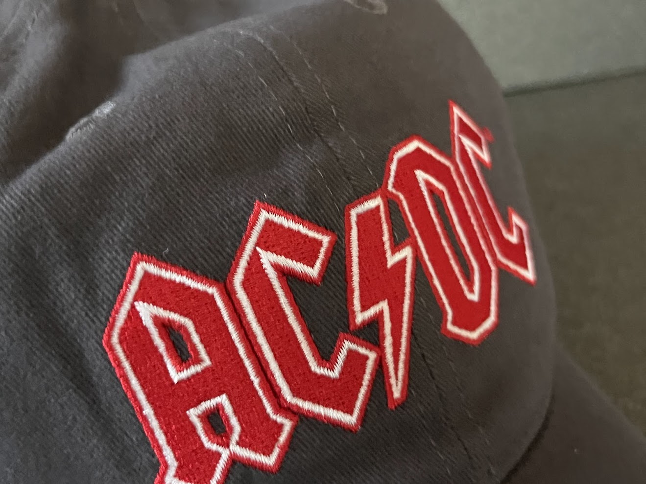 �ں߸�ͭ���AC/DC (�����������ǥ�������) Logo �֥����ץ���ץ�ե����� �١����ܡ��륭��åסʥ��졼��