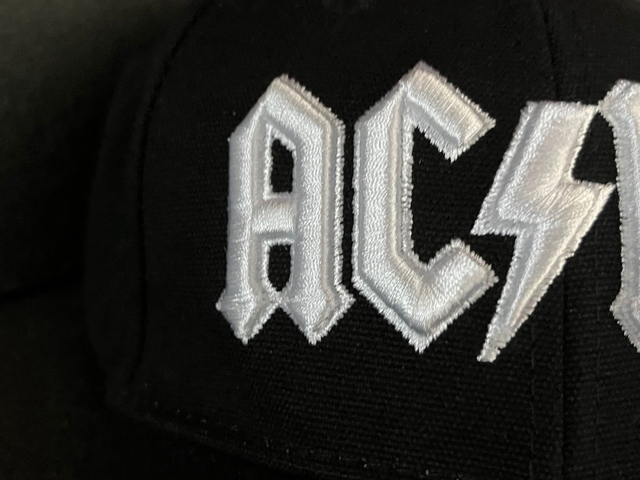 �ں߸�ͭ���AC/DC (�����������ǥ�������) LWHITE LOGO �֥ۥ磻�ȡ������� �١����ܡ��륭��åסʹ���