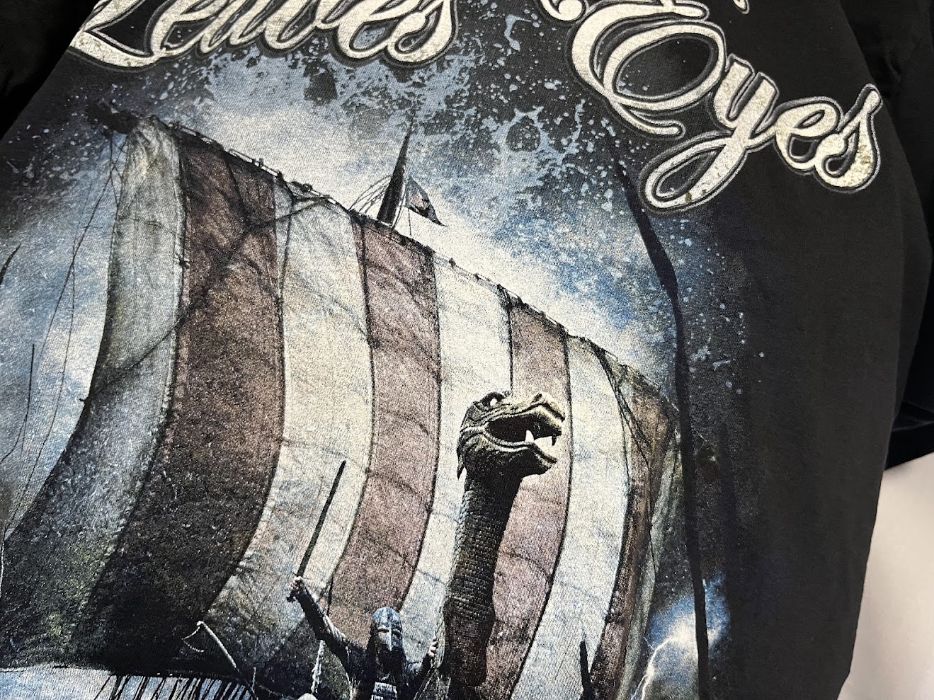 �ں߸ˤ����LEAVES' EYES -�꡼������������- SIGN OF THE DRAGONHEAD �֥����󎥥��֎������ɥ饴��إåɡ� T����� L�������ڥ��쥯�����������ƥ��