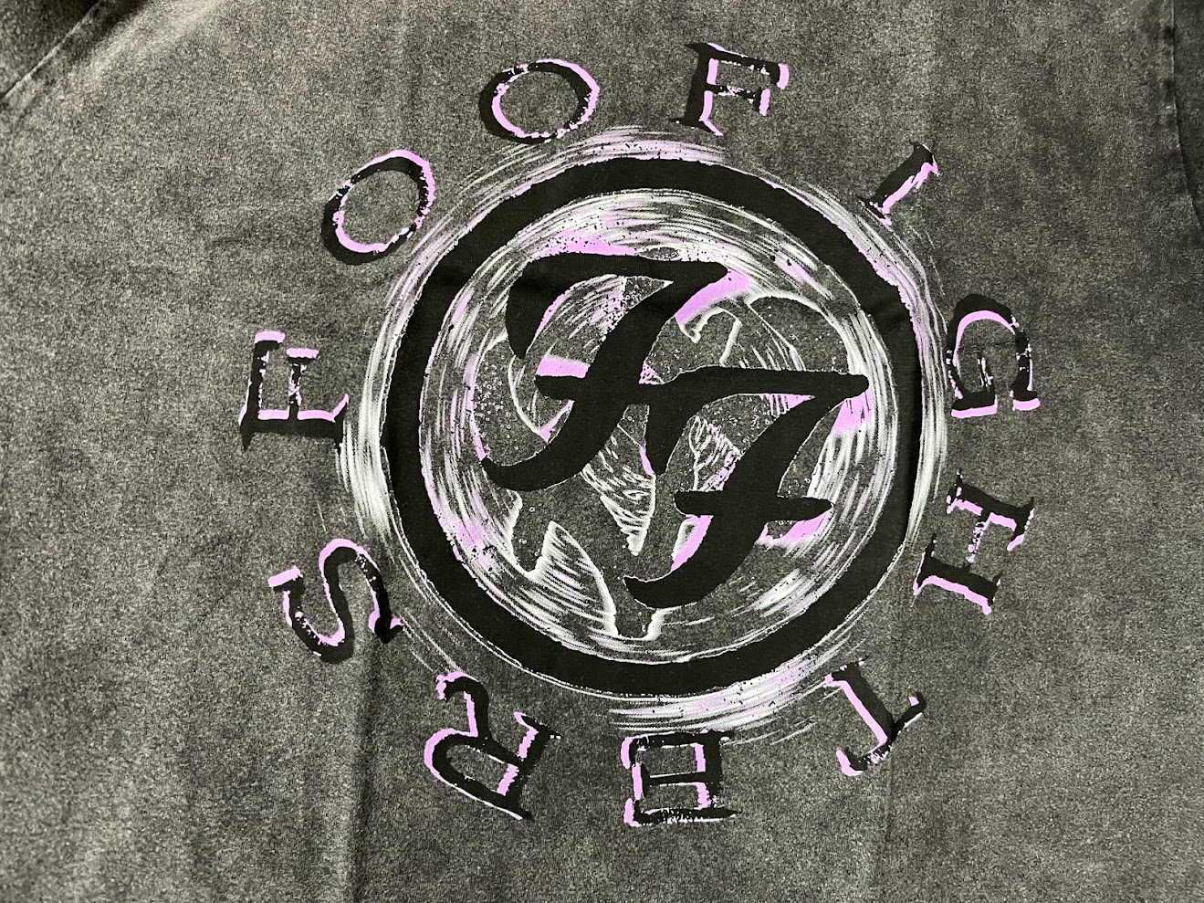 �ں߸ˤ����FOO FIGHTERS (�ա����ե���������) Wheel Logo Shadow �֥ۥ����롦����������ɥ��� ���ȡ��󡦥����å��� T����ġʥ��㥳���롦���졼�� M������