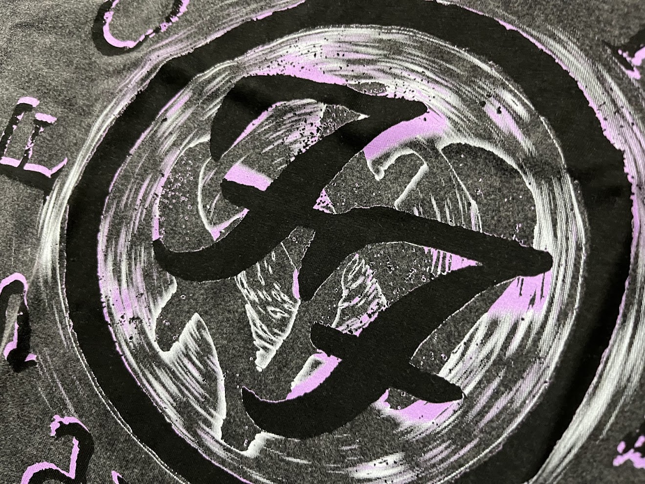 �ں߸ˤ����FOO FIGHTERS (�ա����ե���������) Wheel Logo Shadow �֥ۥ����롦����������ɥ��� ���ȡ��󡦥����å��� T����ġʥ��㥳���롦���졼�� M������