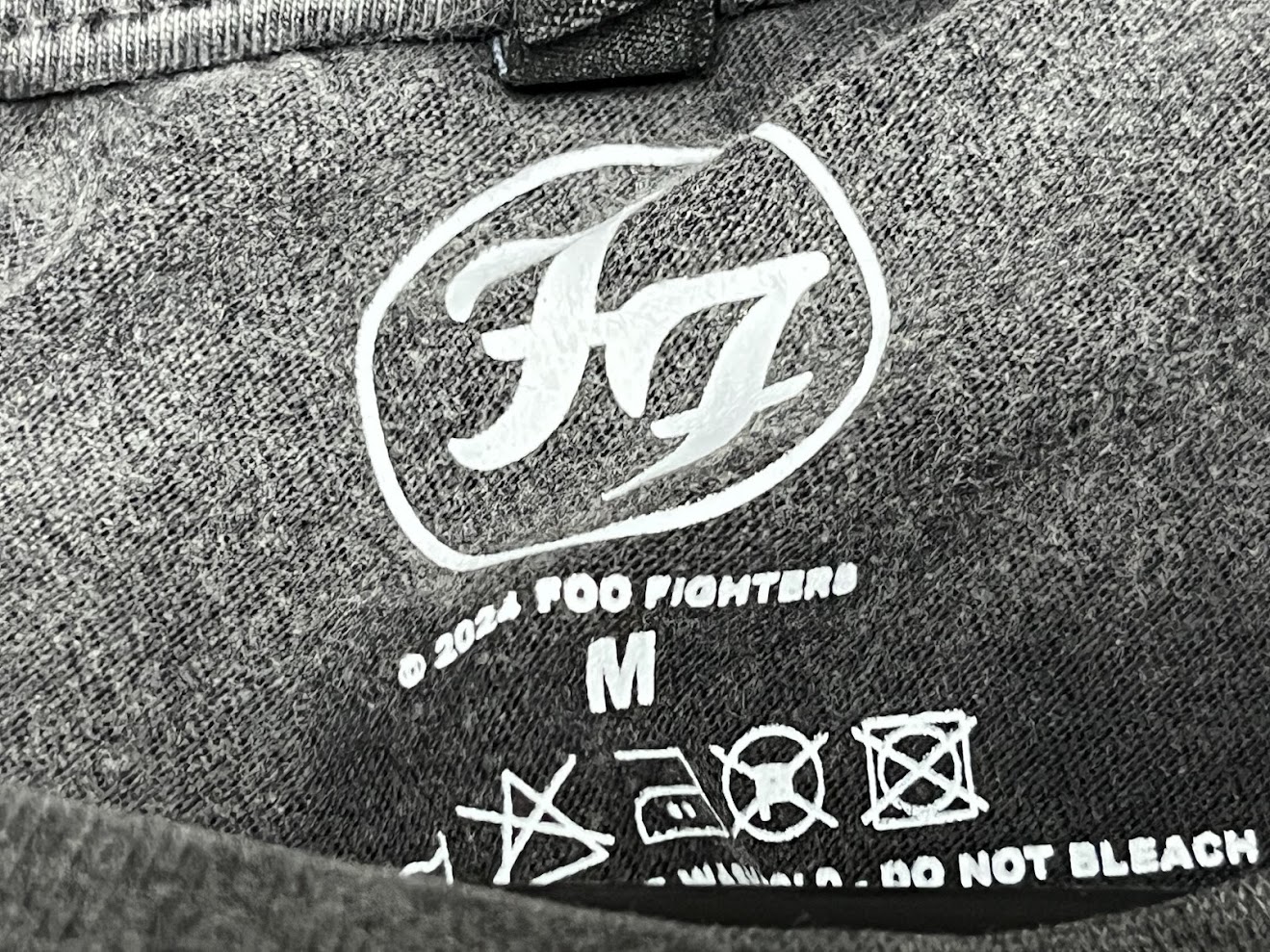 �ں߸ˤ����FOO FIGHTERS (�ա����ե���������) Wheel Logo Shadow �֥ۥ����롦����������ɥ��� ���ȡ��󡦥����å��� T����ġʥ��㥳���롦���졼�� M������
