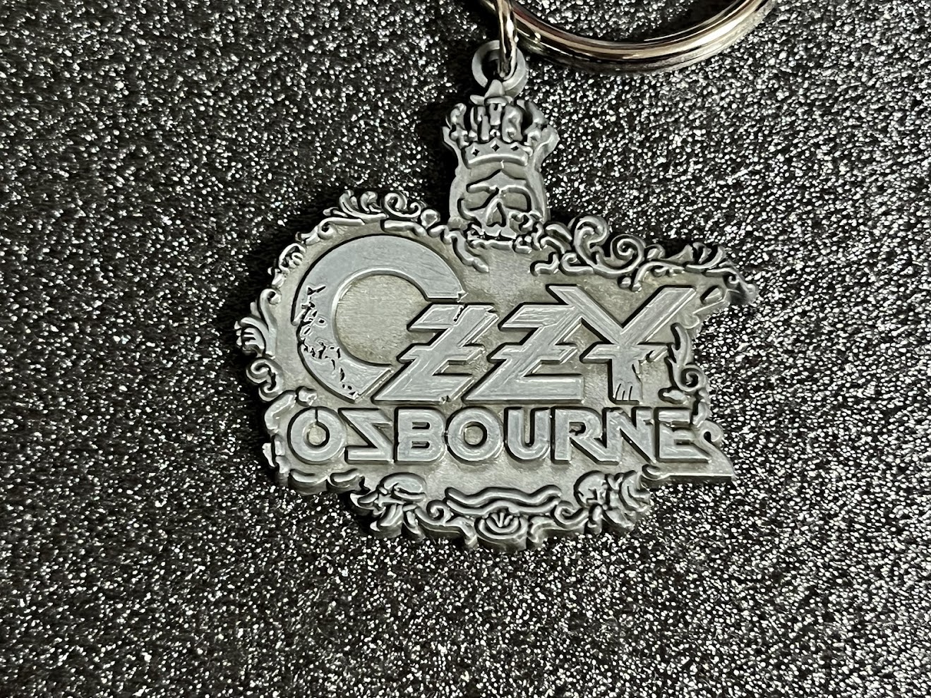 �ں߸ˤ����OZZY OSBOURNE (�������������ܡ���) CREST LOGO �֥��쥹�ȡ������� ������������