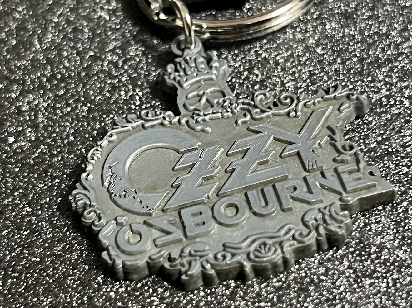 �ں߸ˤ����OZZY OSBOURNE (�������������ܡ���) CREST LOGO �֥��쥹�ȡ������� ������������