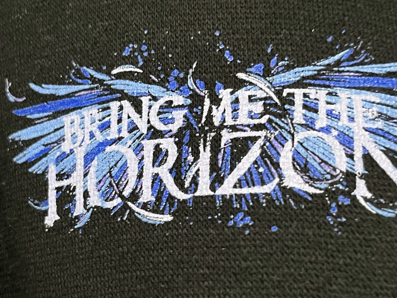 �ں߸ˤ����BRING ME THE HORIZON (�֥�󥰡��ߡ��������ۥ饤����) Blue Crow Wings �֥֥롼���������������󥰥��� ���åס��ѡ����� M������