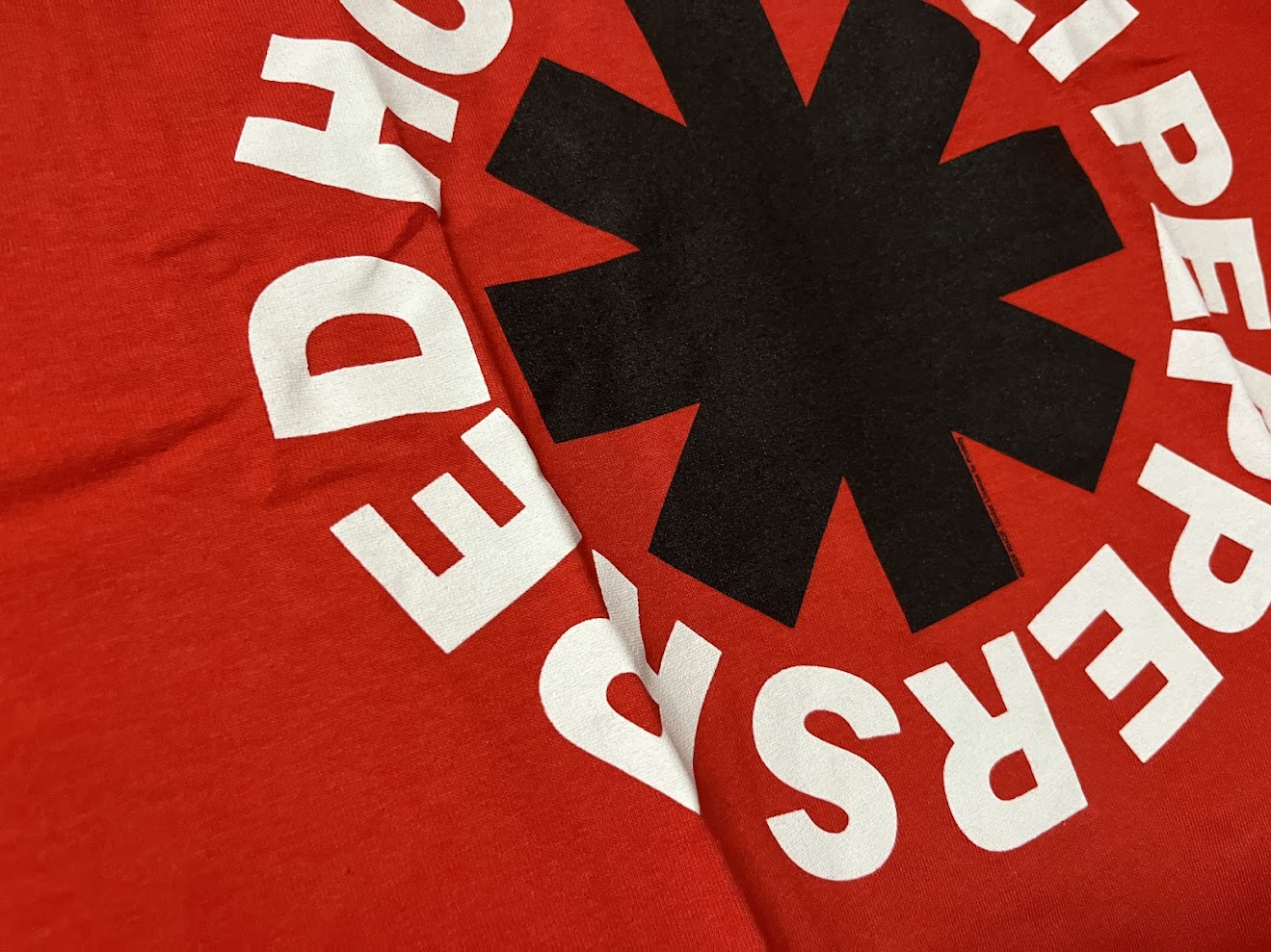�ں߸ˤ����RED HOT CHILI PEPPERS (��åɡ��ۥåȡ����ꡦ�ڥåѡ���) CLASSIC B&W ASTERISK �֥��饷�å���B&W���������ꥹ���� T����ġ��֡� L������
