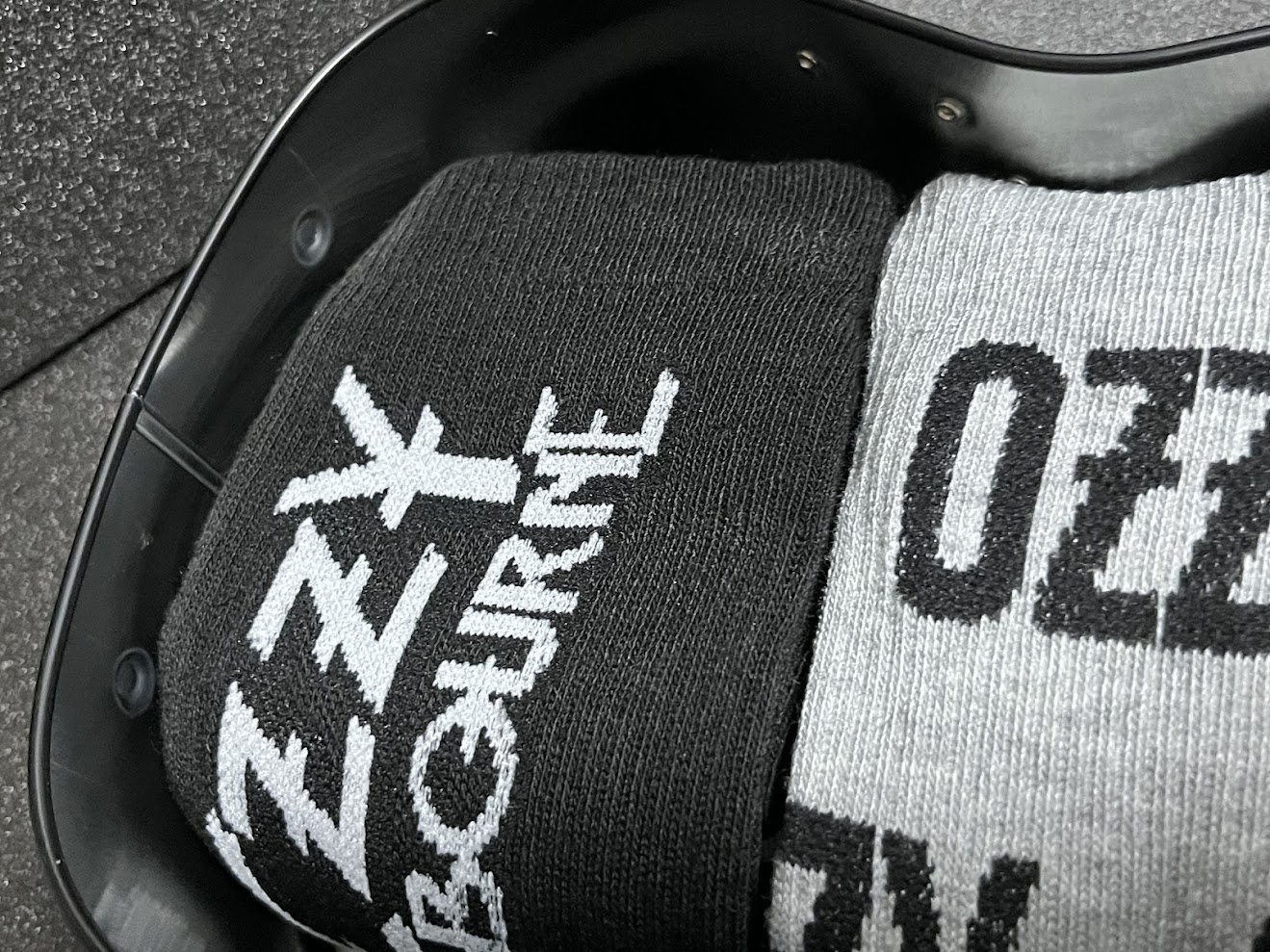 �ں߸ˤ����OZZY OSBOURNE (�������������ܡ���) Logo �֥����� �������åȡ��������̡ڥ��쥯�����������ƥ��