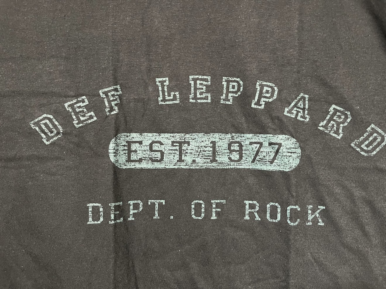 �ں߸ˤ����DEF LEPPARD (�ǥա���ѡ���) COLLEGIATE LOGO �֥��쥸�����ȡ������� �ԥ���� M������