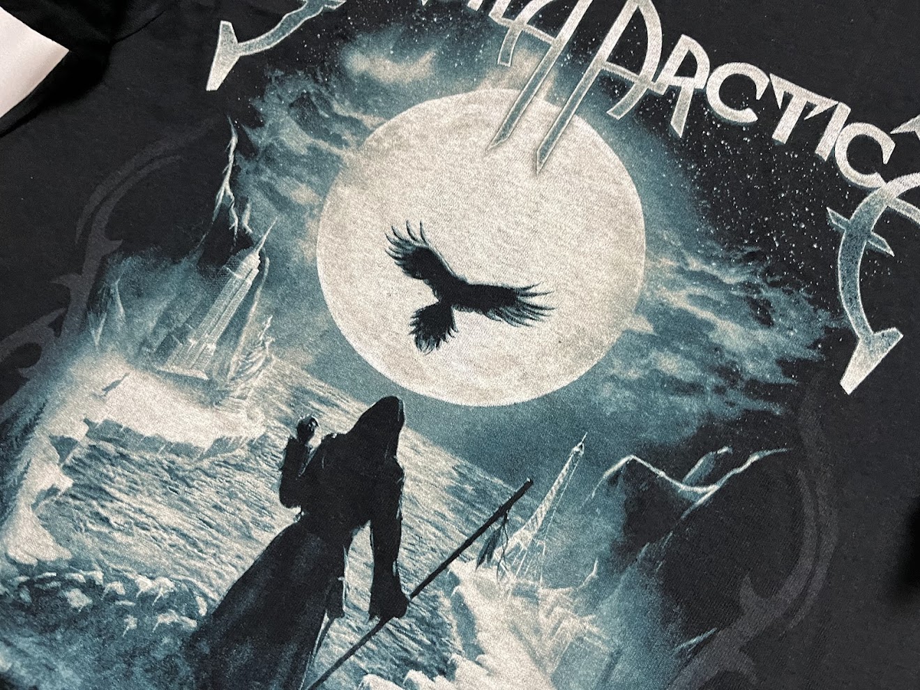 �ں߸ˤ����SONATA ARCTICA (���ʥ����������ƥ���) RAVEN STILL LIES �֥쥤���󡦥��ƥ��롦�饤���� 2019ǯ���ƥĥ���T�����  S�������ڥ��쥯�����������ƥ��