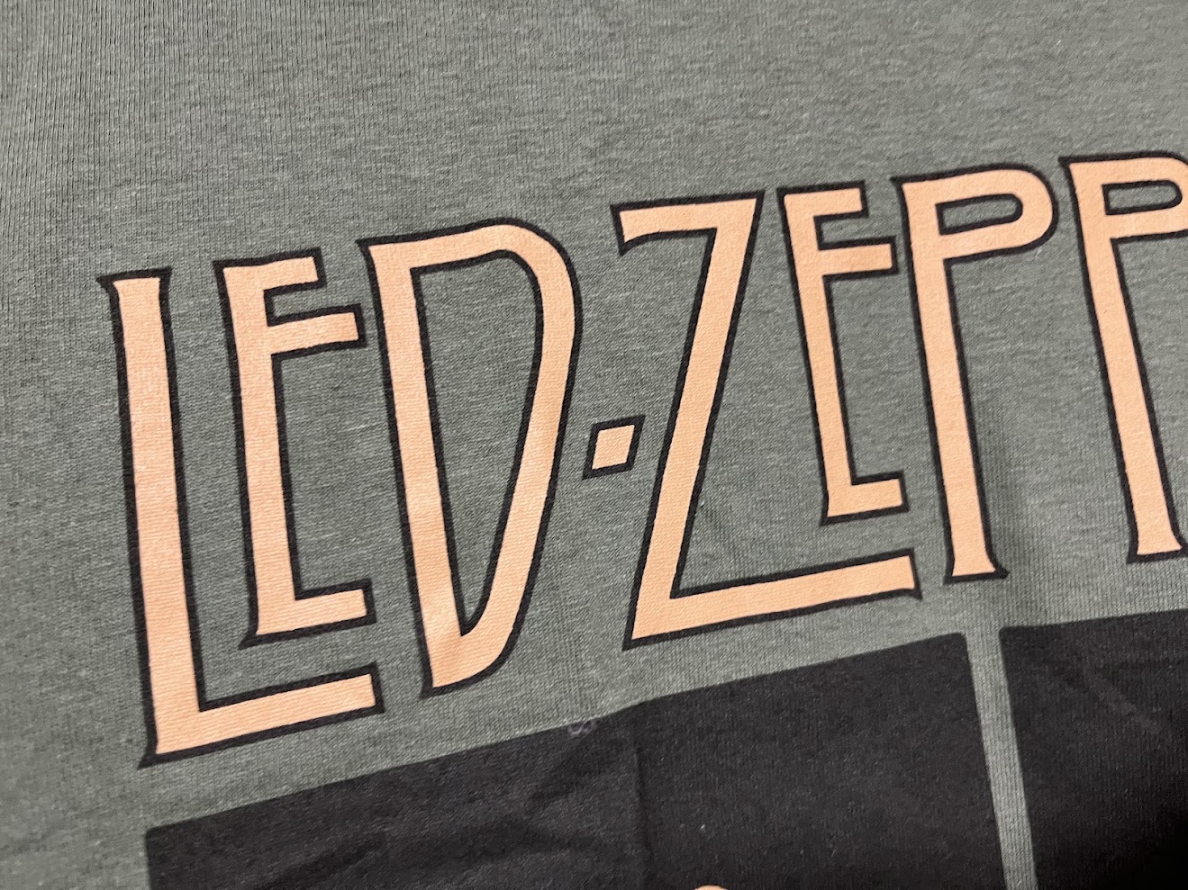�ں߸ˤ����LED ZEPPELIN (��åɡ��ĥ��åڥ��) SYMBOLS IN BLACK SQUARE  �֥���ܥ롦���󡦥֥�å��������������� T����ġʥ��꡼�֡� S������