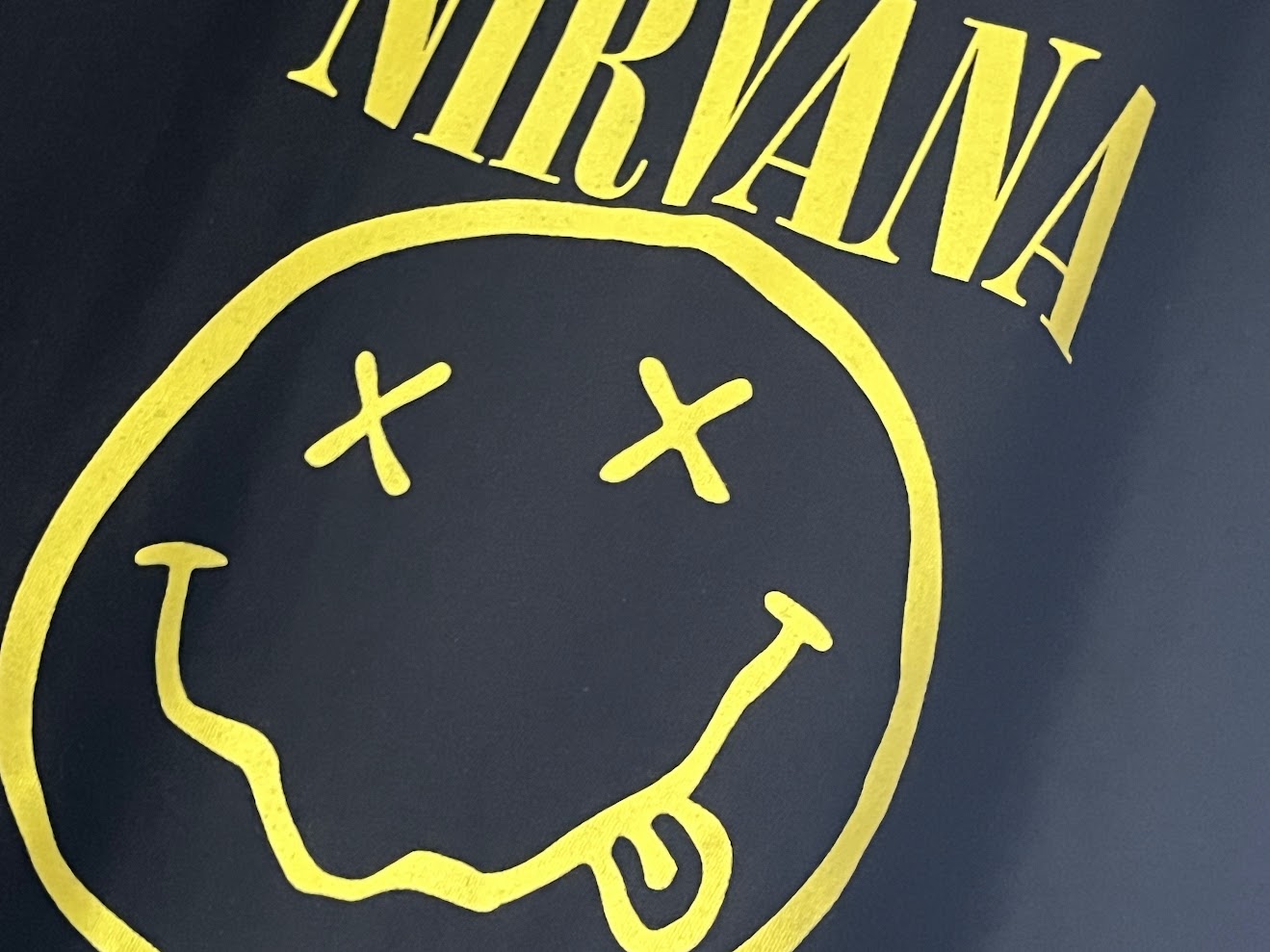 �ں߸ˤ����NIRVANA (�˥��������) Yellow Smiley Face �֥������������ޥ��꡼���ե������� T����� M������