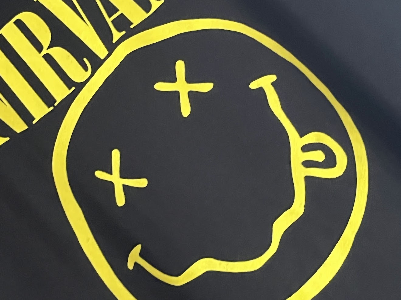 �ں߸ˤ����NIRVANA (�˥��������) Yellow Smiley Face �֥������������ޥ��꡼���ե������� T����� M������