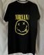 �ں߸ˤ����NIRVANA (�˥��������) Yellow Smiley Face �֥������������ޥ��꡼���ե������� T����� M������