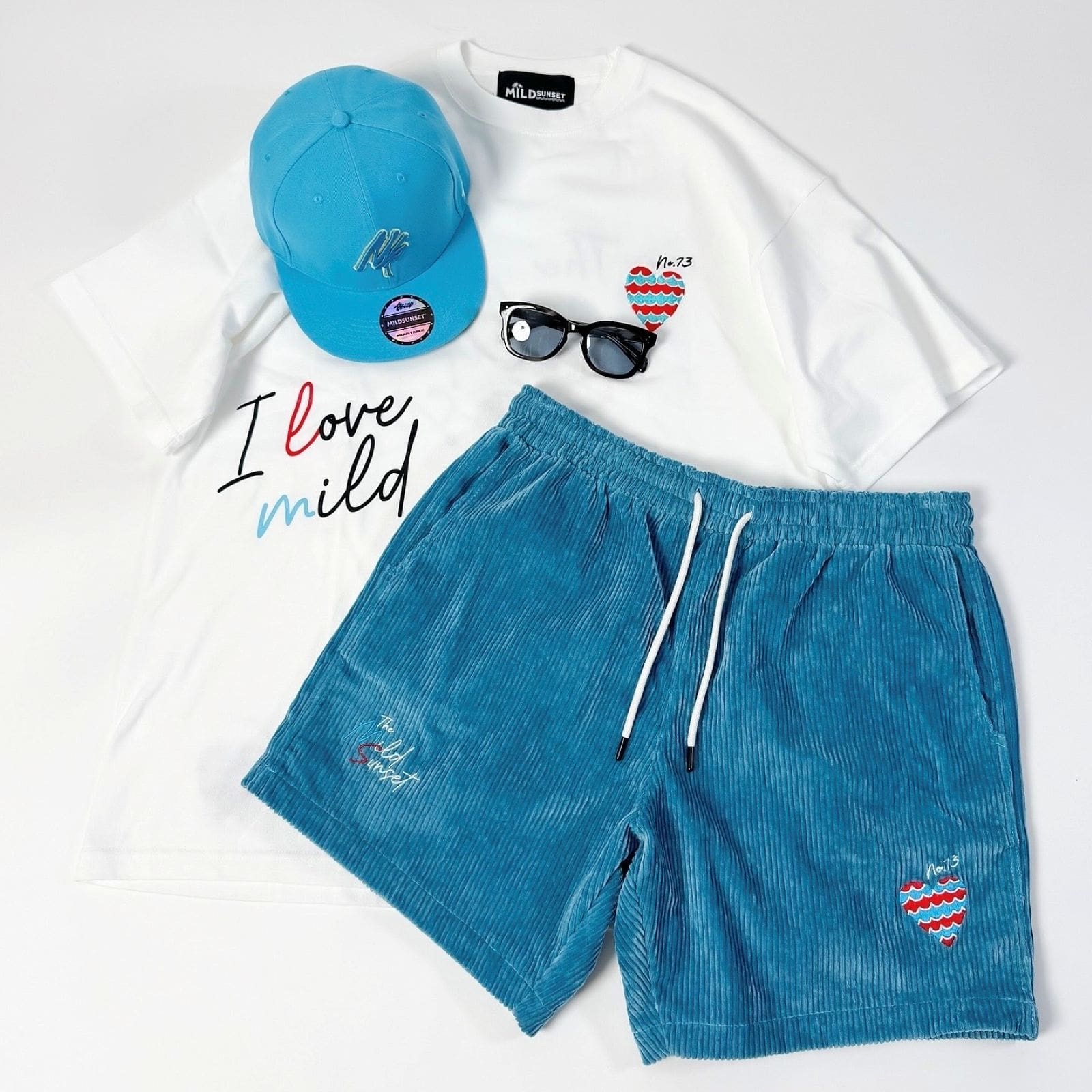 SOLD OUT. 未使用LEON掲載Care labelブルーのコーデュロイ