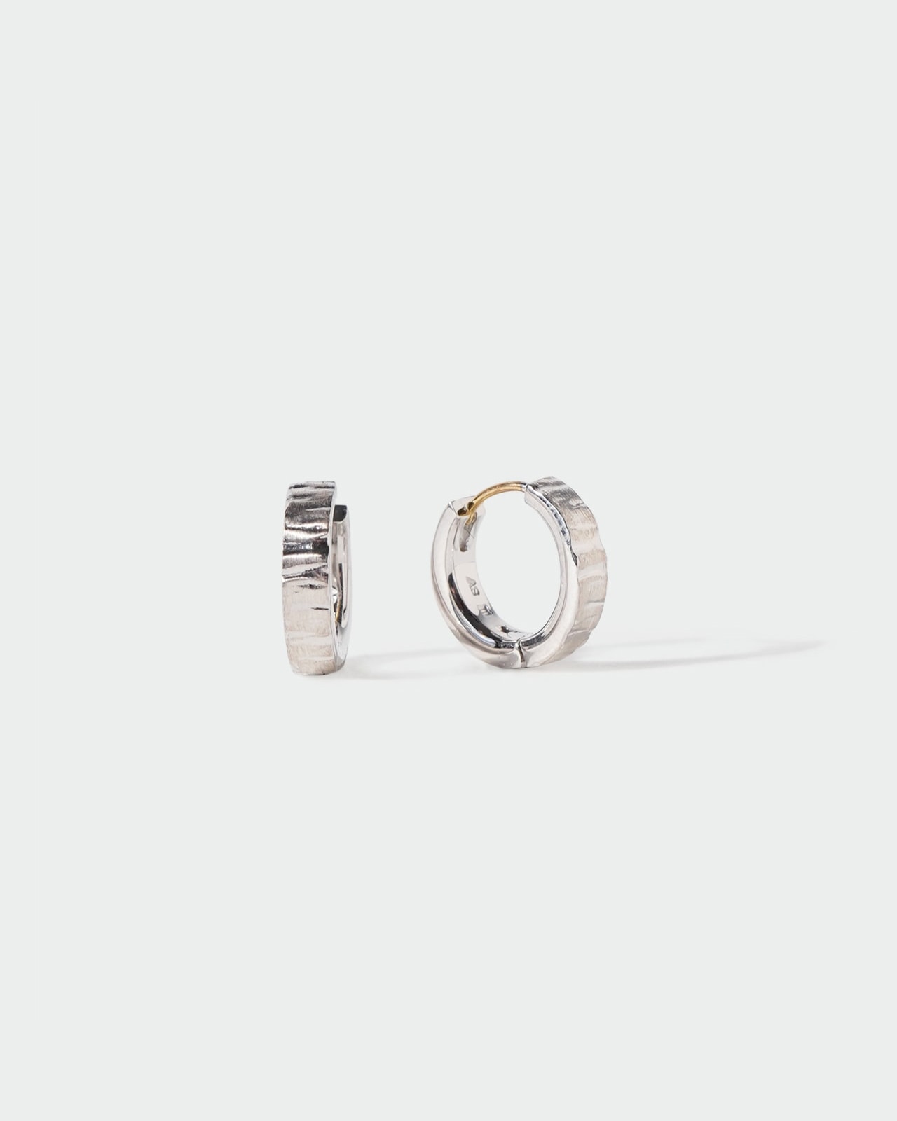 マットキャッチレスピアス