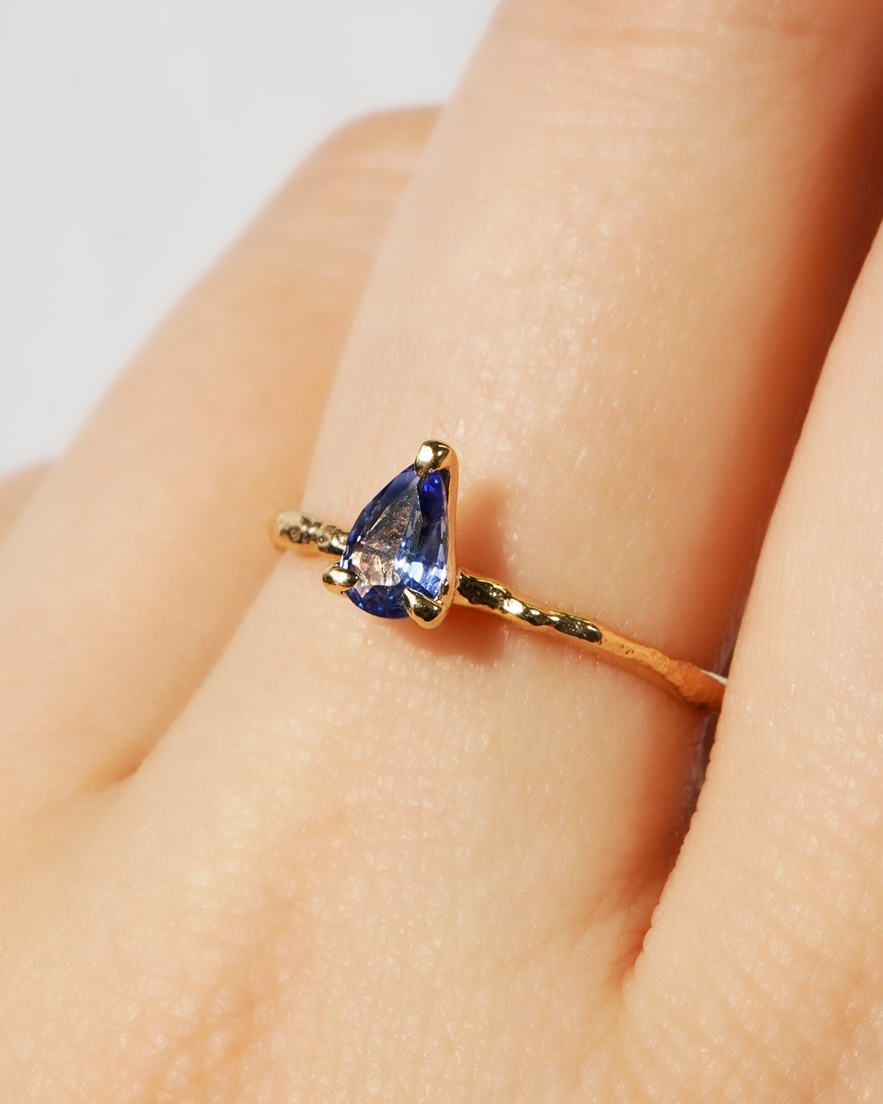 7号 パープルサファイアペアシェイプリング Etincelle -エタンセル- ペアシェイプ パープルサファイアリング PT