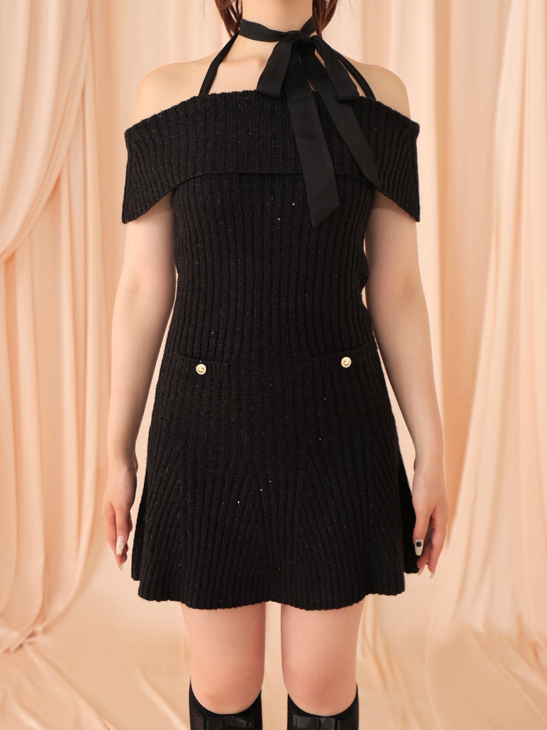 M me eme／【Pre Order】Off shoulder ribbon lame knit