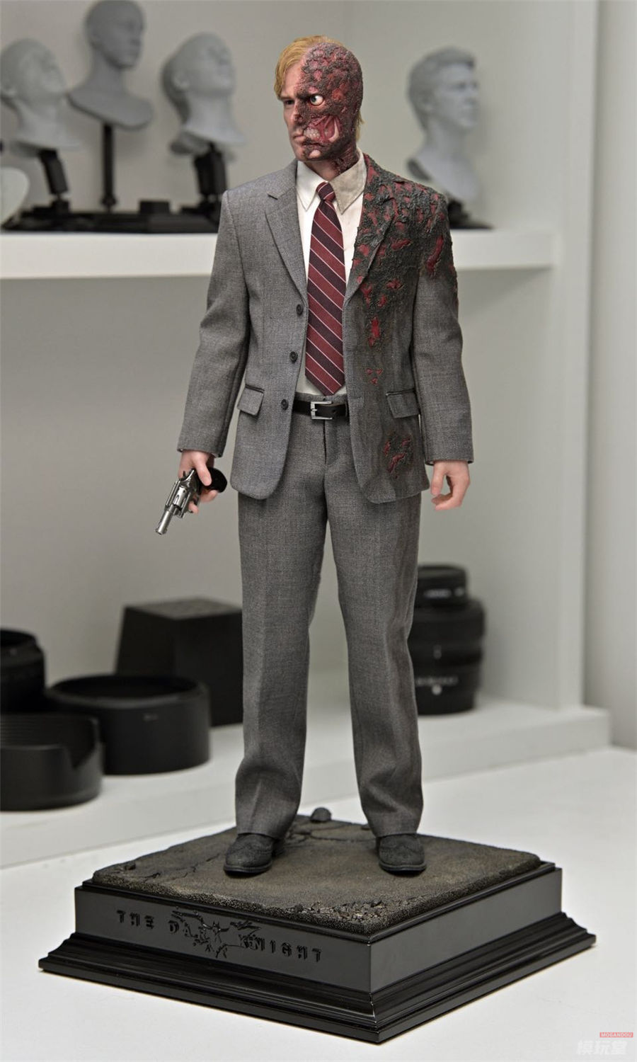 ソープスタジオ 1/12 ダークナイト ハービー・デント トゥーフェイス THE DARK KNIGHT 1/12 SCALE ACTION FIGURE HARVEY DENT / TWO