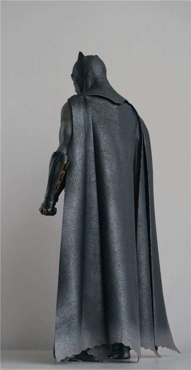 Blouson バットマン様 Batman (Tactical Batsuit Version) Sixth Scale Figure by Hot
