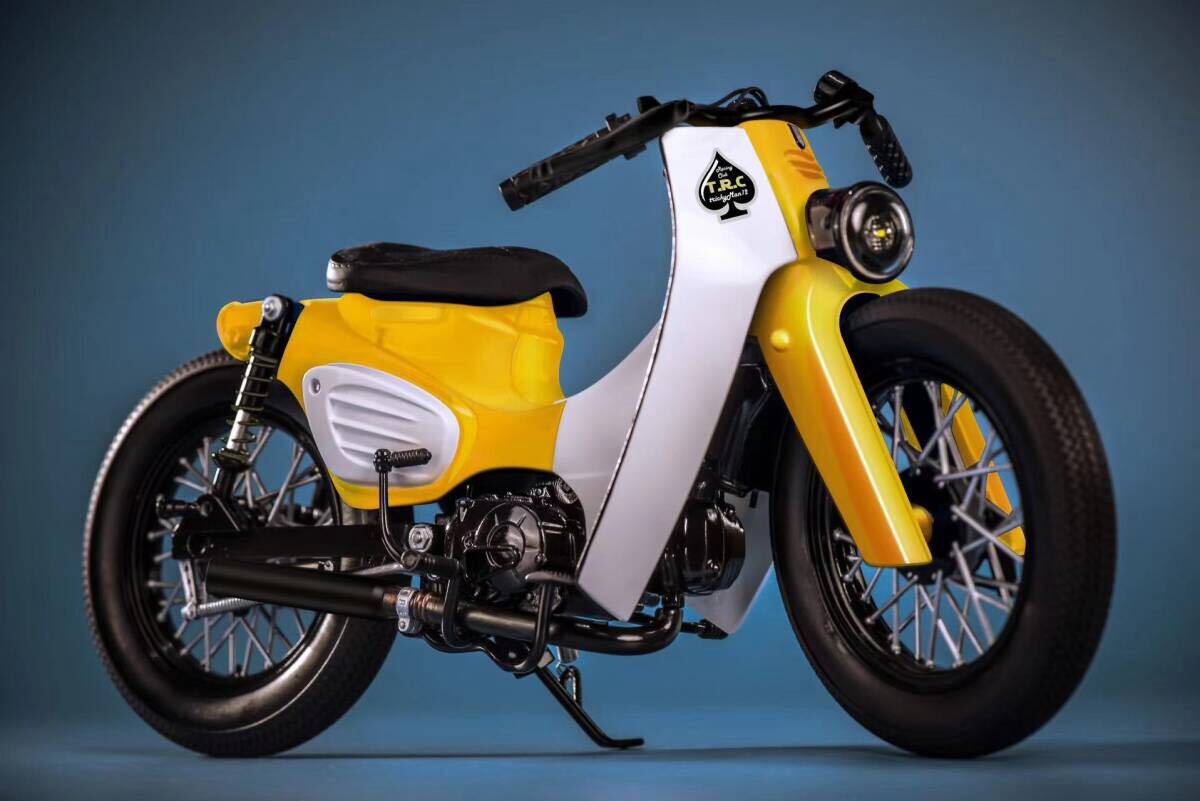 trickyMan121/6 ホンダ カブ スーパーカブ Yellowオートバイ trickyMan12 1/6 ホンダ カブ スーパーカブ Yellow.Ver 未開封新品
