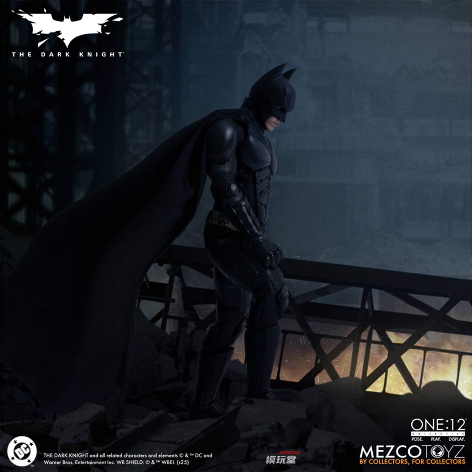 予約 Mezco Toyz 1/12 『ダークナイト：バットマン』 バットマン