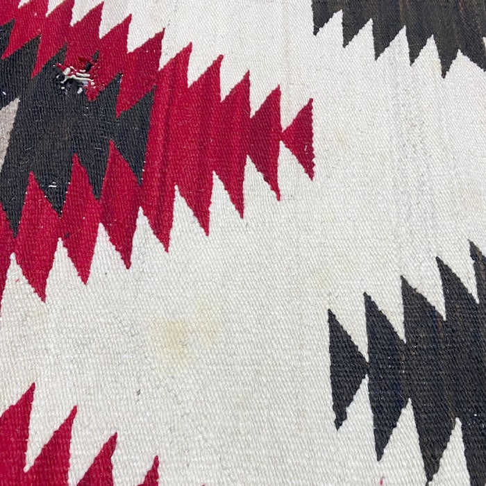 ナバホ ラグ Navajoヴィンテージvintage 卍 40s OLD NAVAJO HANDWOVEN TRIPLE CHEVRON DESIGH WOOL RUG 78