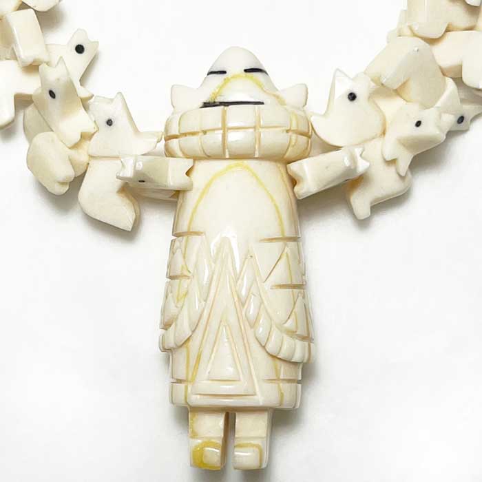 ズニ族　Zuni インディアンジュエリー　フェティッシュ　バッファロー ホワイトバッファローのZUNIズニ族伝統工芸FETISHES