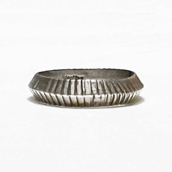 出品今週まで値下げNAVAJO トライアングルリング　2パターン　14号 INDIAN JEWERLY Navajo Jagged Edge Silver Ringインディアン
