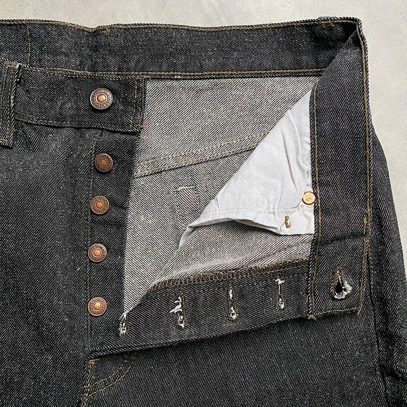DEADSTOCK 90's Levi's 501-0658 Yarn Dyed BLACK Made in USA W30L30