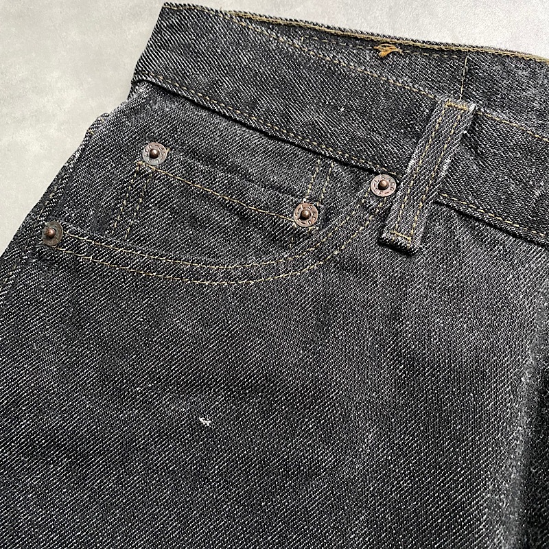 DEADSTOCK 90's Levi's 501-0658 Yarn Dyed BLACK Made in USA W30L30
