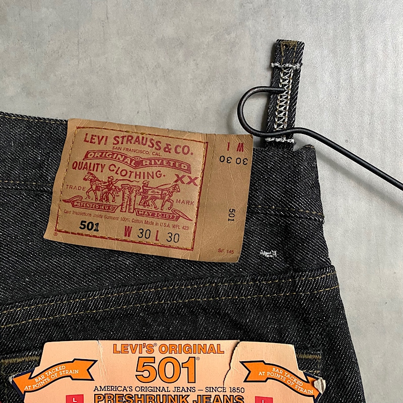 DEADSTOCK 90's Levi's 501-0658 Yarn Dyed BLACK Made in USA W30L30