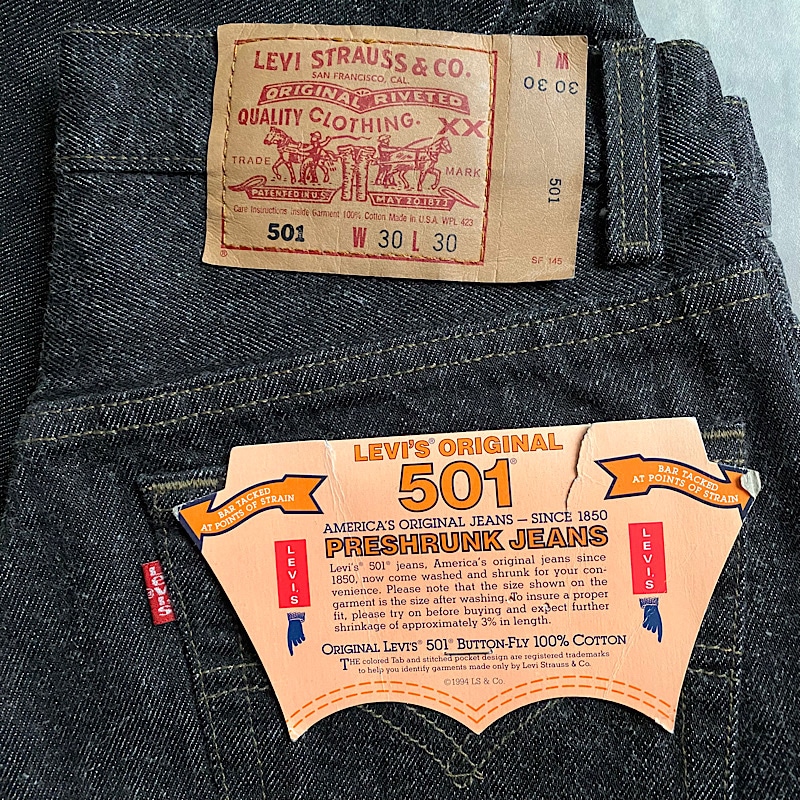 DEADSTOCK 90's Levi's 501-0658 Yarn Dyed BLACK Made in USA W30L30