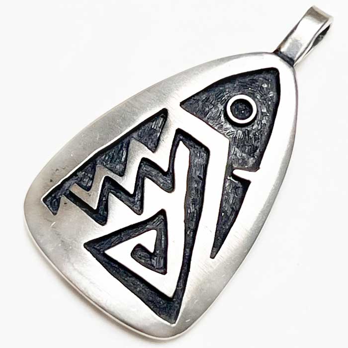 インディアンジュエリー　オーバーレイペンダント Amazon | ホピ族 インディアンジュエリー オーバーレイ ペンダント