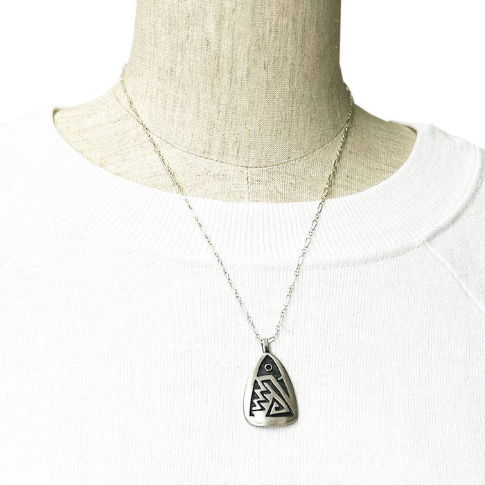 ǥ󥸥奨꡼ۥ²С쥤ڥȥͥå쥹INDIAN JEWELRY HOPI "Ambrose Namoki" Overlay Pendant Top